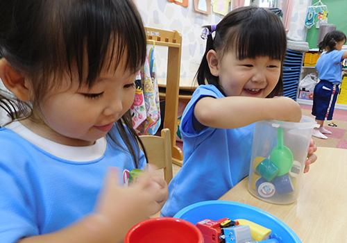 登園（各ご家庭の就業時間により随時）